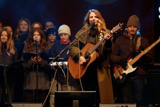 Lidé oslavovali svátek 17. listopadu, zakončil ho Koncert pro budoucnost - Novinky